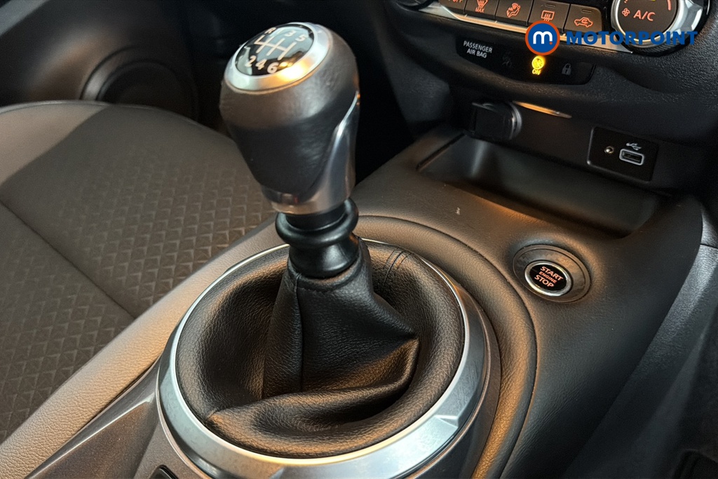 Nissan Juke N-Connecta Manual Petrol SUV - Stock Number (1687114) - 15th supplementary image