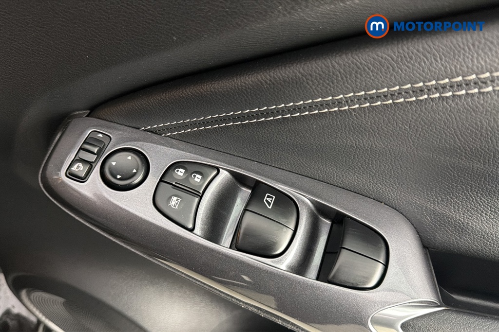 Nissan Juke N-Connecta Manual Petrol SUV - Stock Number (1687114) - 19th supplementary image