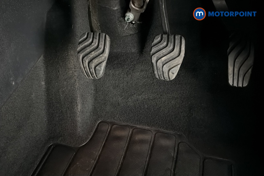 Nissan Juke N-Connecta Manual Petrol SUV - Stock Number (1687114) - 24th supplementary image