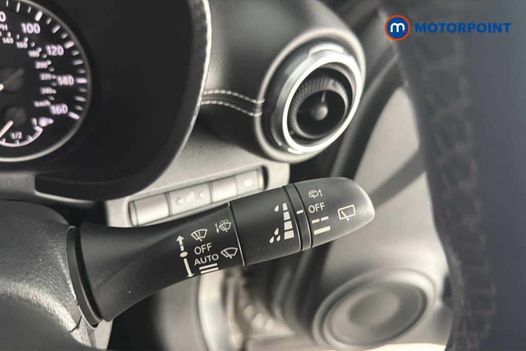 Nissan Juke N-Connecta Manual Petrol SUV - Stock Number (1669475) - 6th supplementary image
