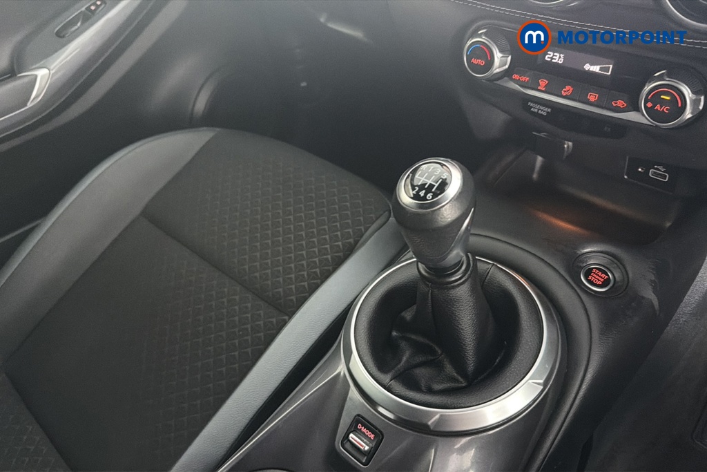 Nissan Juke N-Connecta Manual Petrol SUV - Stock Number (1669475) - 15th supplementary image