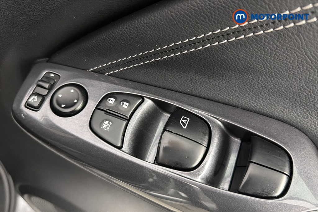 Nissan Juke N-Connecta Manual Petrol SUV - Stock Number (1669475) - 19th supplementary image