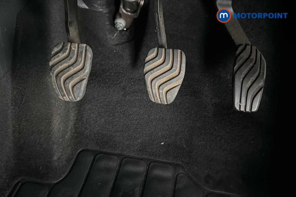 Nissan Juke N-Connecta Manual Petrol SUV - Stock Number (1669475) - 24th supplementary image