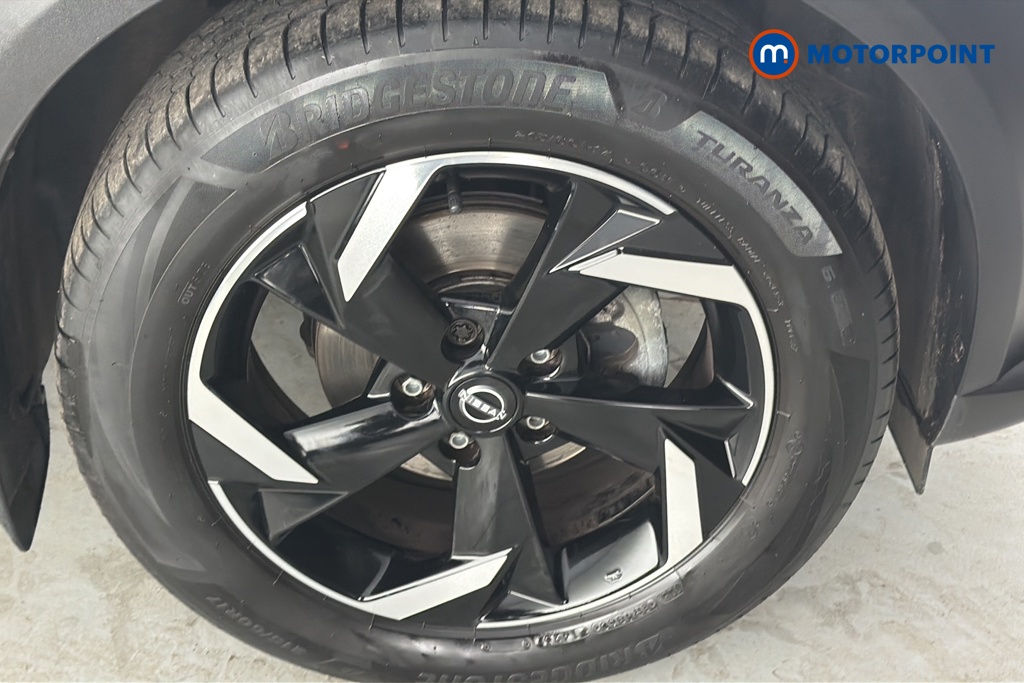 Nissan Juke N-Connecta Manual Petrol SUV - Stock Number (1669475) - 47th supplementary image