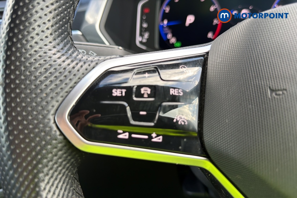 Volkswagen Tiguan R-Line Automatic Petrol SUV - Stock Number (1685138) - 4th supplementary image