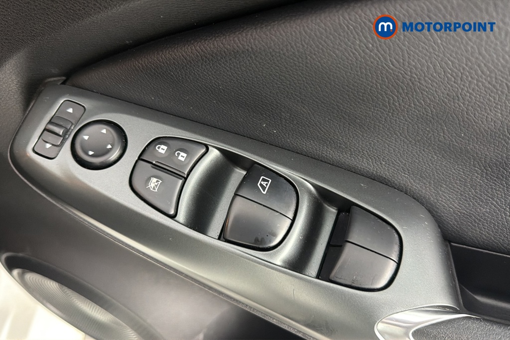 Nissan Juke Acenta Premium Manual Petrol SUV - Stock Number (1687106) - 19th supplementary image