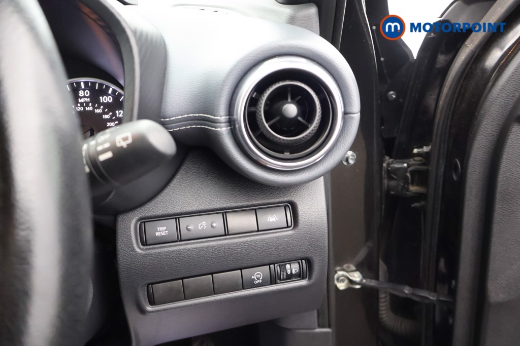 Nissan Juke N-Connecta Automatic Petrol SUV - Stock Number (1654879) - 7th supplementary image