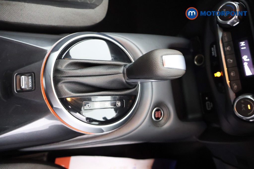 Nissan Juke N-Connecta Automatic Petrol SUV - Stock Number (1654879) - 9th supplementary image