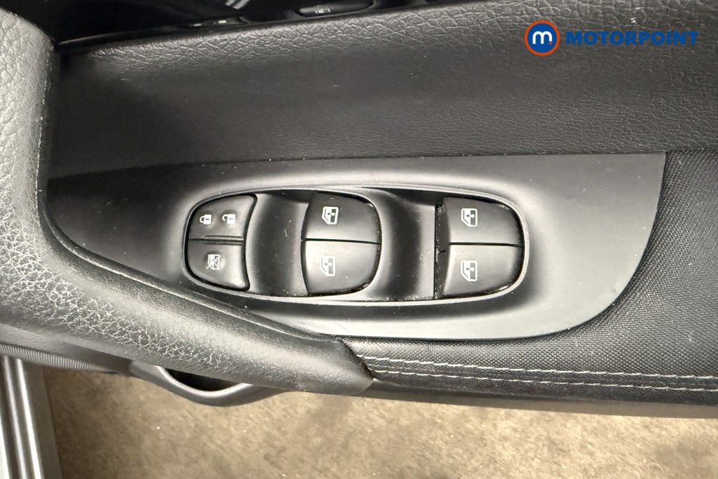 Nissan Qashqai N-Connecta Manual Petrol SUV - Stock Number (1660750) - 29th supplementary image
