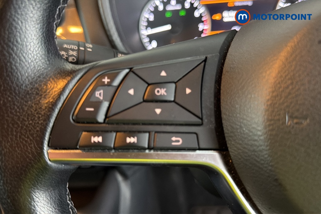 Nissan Juke N-Connecta Manual Petrol SUV - Stock Number (1685639) - 4th supplementary image