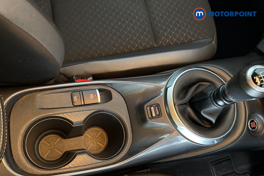 Nissan Juke N-Connecta Manual Petrol SUV - Stock Number (1685639) - 15th supplementary image