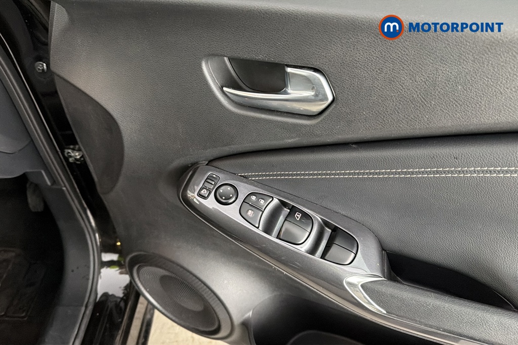 Nissan Juke N-Connecta Manual Petrol SUV - Stock Number (1685639) - 19th supplementary image