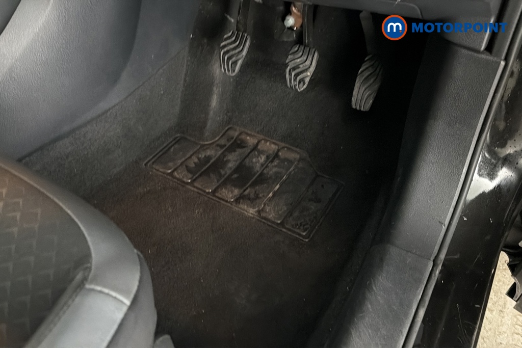 Nissan Juke N-Connecta Manual Petrol SUV - Stock Number (1685639) - 24th supplementary image