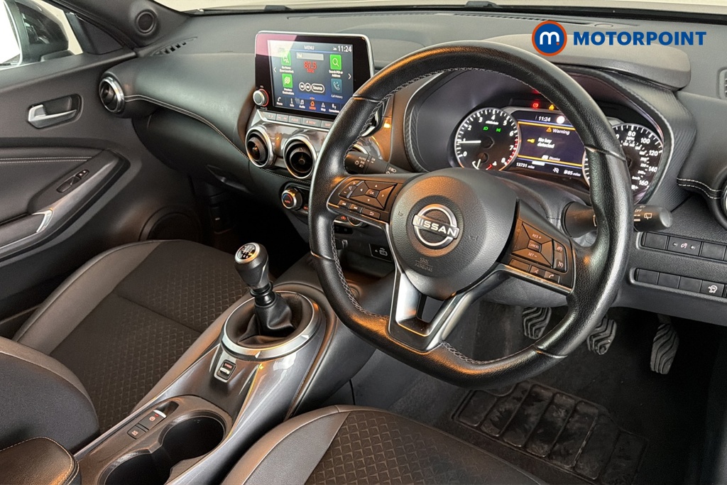 Nissan Juke N-Connecta Manual Petrol SUV - Stock Number (1685639) - 1st supplementary image