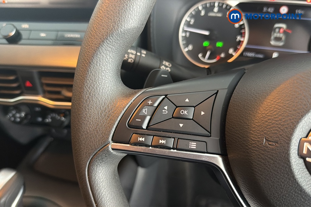 Nissan Juke Acenta Premium Automatic Petrol SUV - Stock Number (1687096) - 4th supplementary image