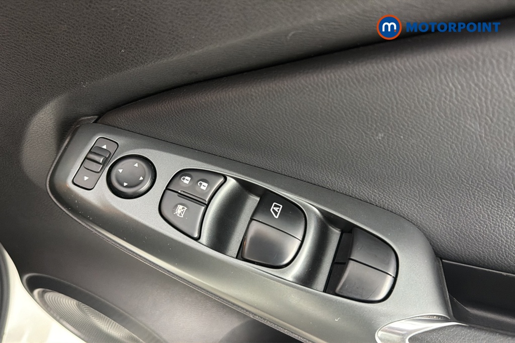 Nissan Juke Acenta Premium Automatic Petrol SUV - Stock Number (1687096) - 19th supplementary image