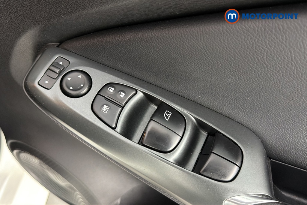 Nissan Juke Acenta Premium Automatic Petrol SUV - Stock Number (1687111) - 19th supplementary image
