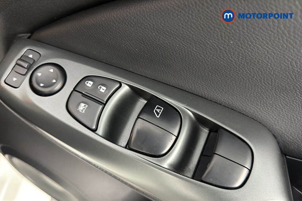 Nissan Juke Acenta Premium Manual Petrol SUV - Stock Number (1687119) - 19th supplementary image