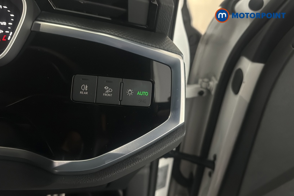 Audi Q3 Black Edition Manual Petrol SUV - Stock Number (1687736) - 11th supplementary image