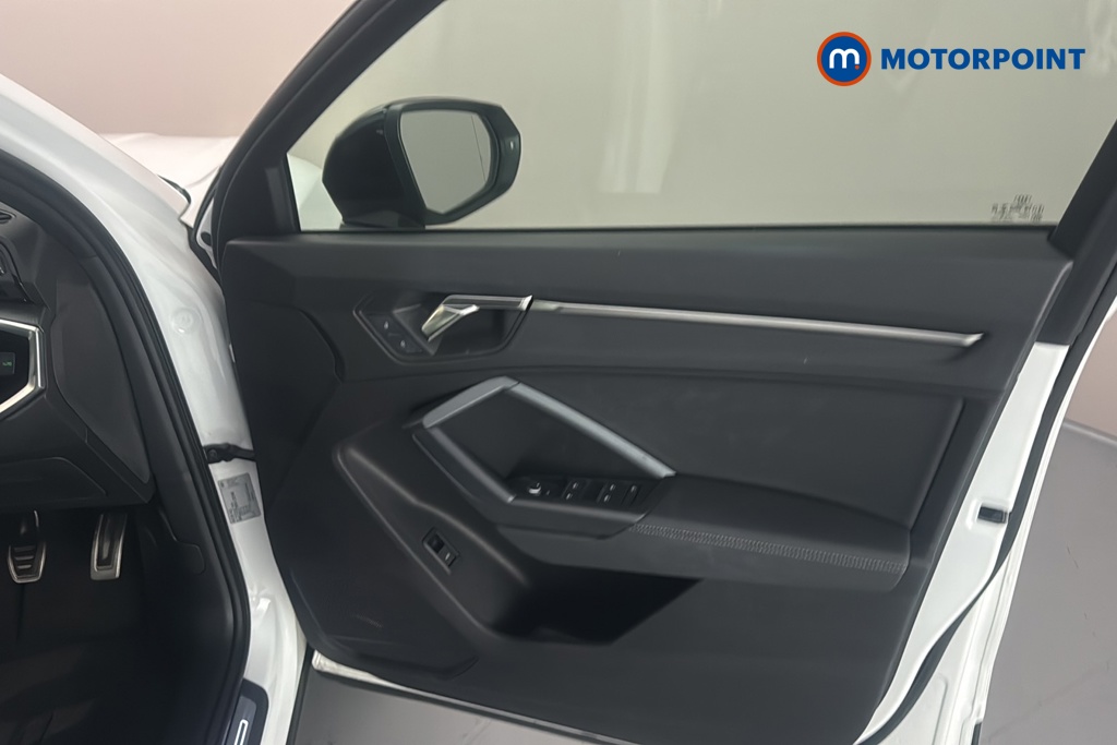 Audi Q3 Black Edition Manual Petrol SUV - Stock Number (1687736) - 18th supplementary image