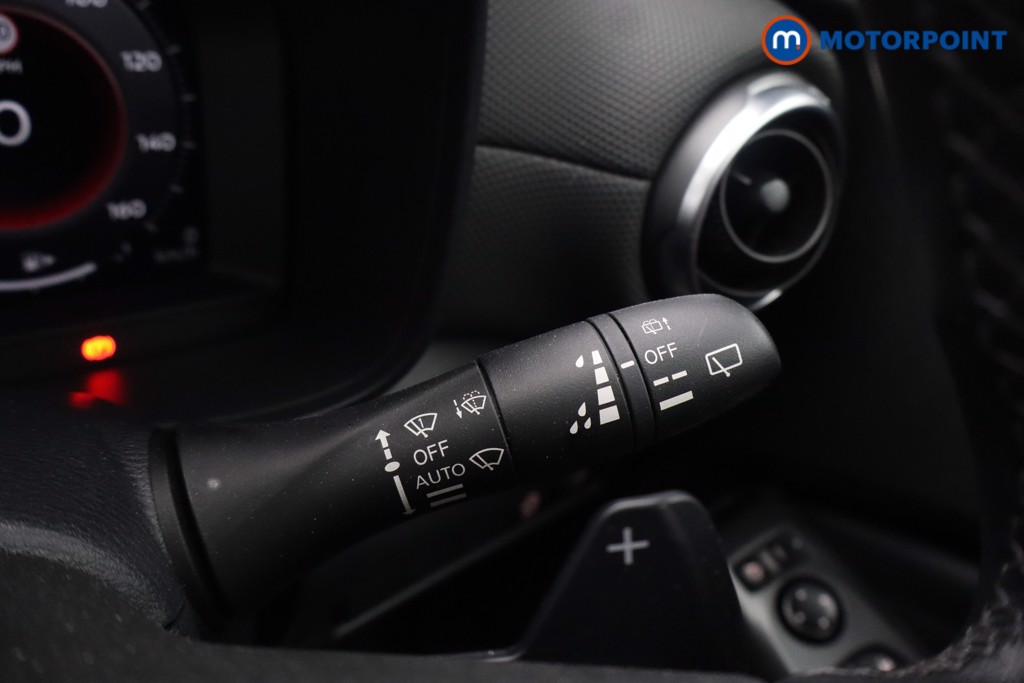 Nissan Juke N-Connecta Automatic Petrol SUV - Stock Number (1667434) - 11th supplementary image