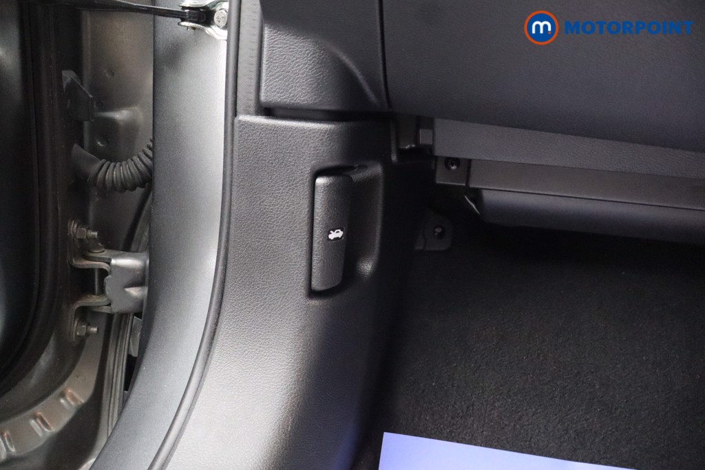 Nissan Juke N-Connecta Automatic Petrol SUV - Stock Number (1667434) - 33rd supplementary image