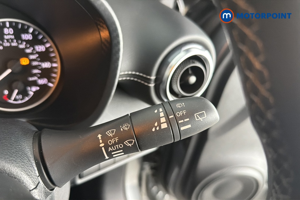 Nissan Juke N-Connecta Automatic Petrol-Electric Hybrid SUV - Stock Number (1682158) - 6th supplementary image