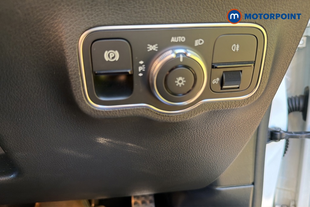 Mercedes-Benz GLA Amg Line Automatic Petrol SUV - Stock Number (1683941) - 11th supplementary image