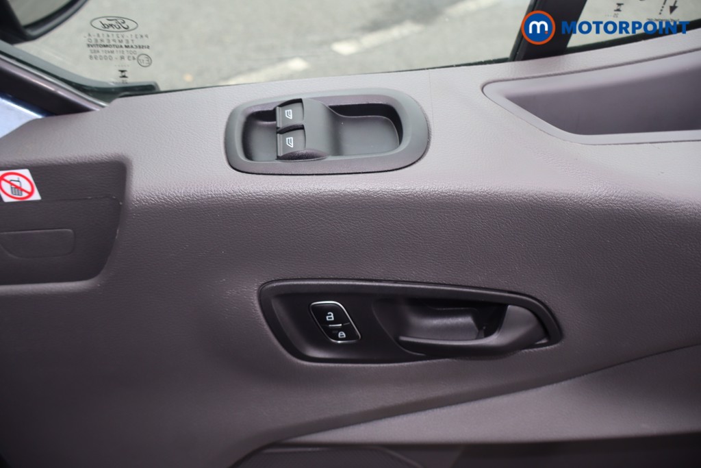 Ford Transit Limited Automatic Diesel Medium Roof Van - Stock Number (1685467) - 31st supplementary image