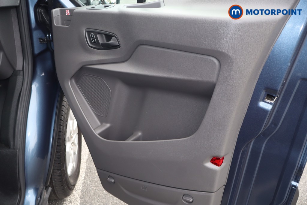 Ford Transit Limited Automatic Diesel Medium Roof Van - Stock Number (1685467) - 33rd supplementary image