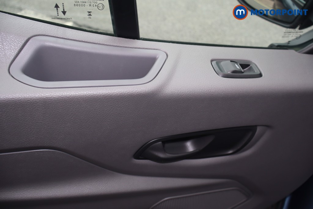 Ford Transit Limited Automatic Diesel Medium Roof Van - Stock Number (1685467) - 35th supplementary image