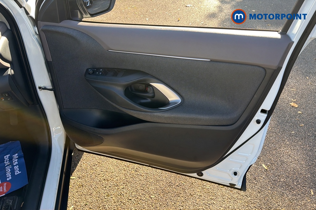 Toyota Yaris Cross Excel Automatic Petrol-Electric Hybrid Estate - Stock Number (1686717) - 18th supplementary image