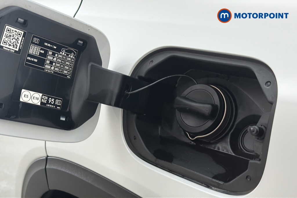 Mercedes-Benz GLB Amg Line Automatic Petrol SUV - Stock Number (1687641) - 41st supplementary image