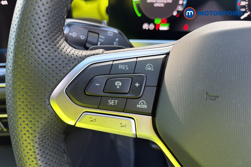 Volkswagen Passat R-Line Automatic Petrol Plug-In Hybrid Estate - Stock Number (1688416) - 4th supplementary image