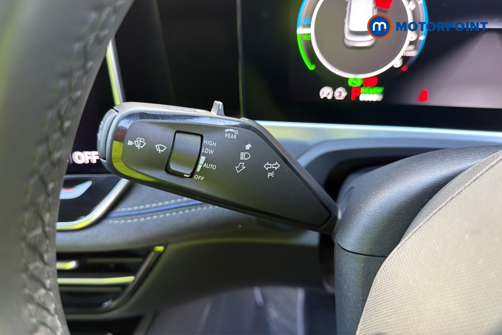 Volkswagen Passat R-Line Automatic Petrol Plug-In Hybrid Estate - Stock Number (1688416) - 5th supplementary image