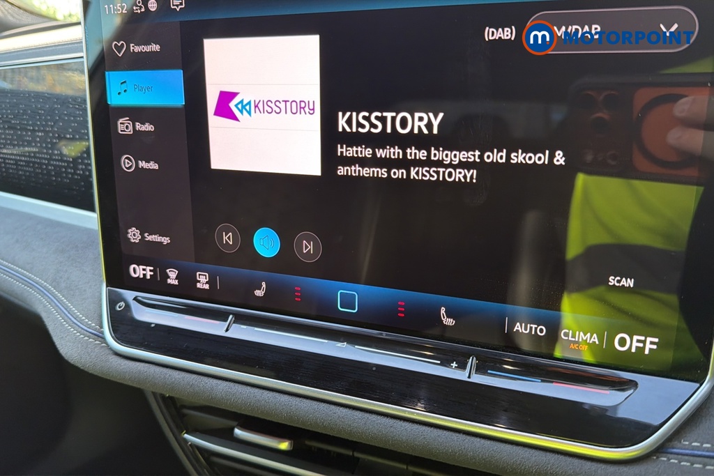Volkswagen Passat R-Line Automatic Petrol Plug-In Hybrid Estate - Stock Number (1688416) - 8th supplementary image