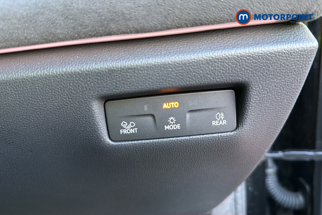 Volkswagen Passat R-Line Automatic Petrol Plug-In Hybrid Estate - Stock Number (1688416) - 11th supplementary image