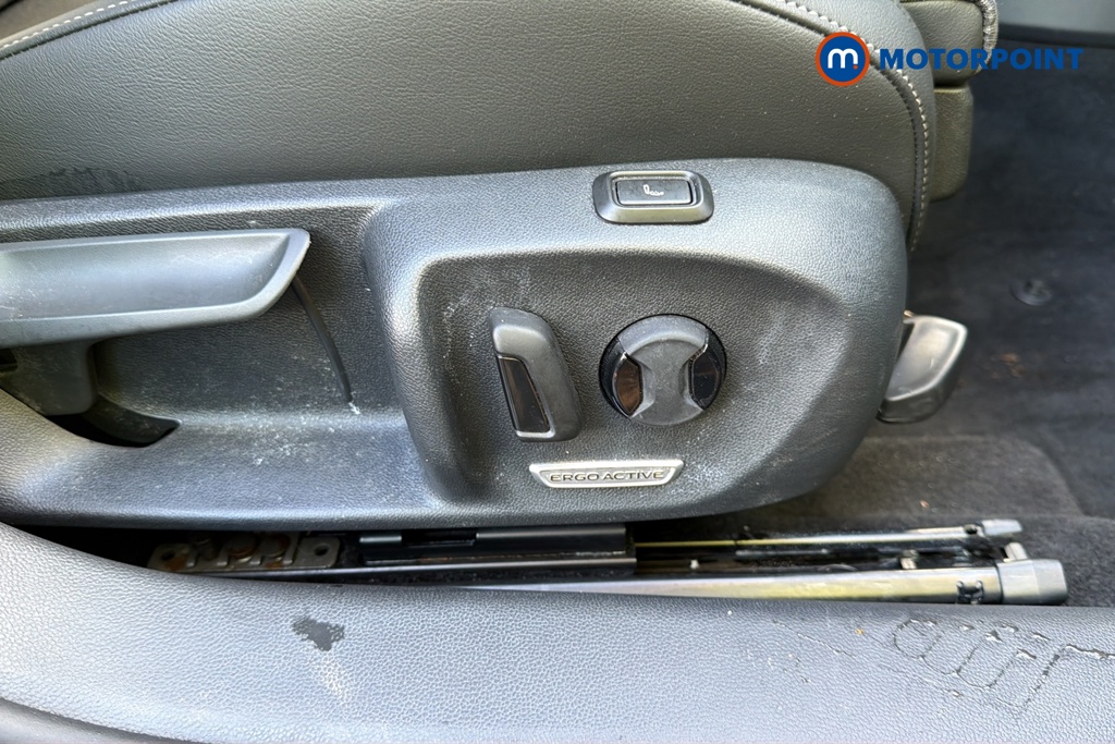 Volkswagen Passat R-Line Automatic Petrol Plug-In Hybrid Estate - Stock Number (1688416) - 23rd supplementary image