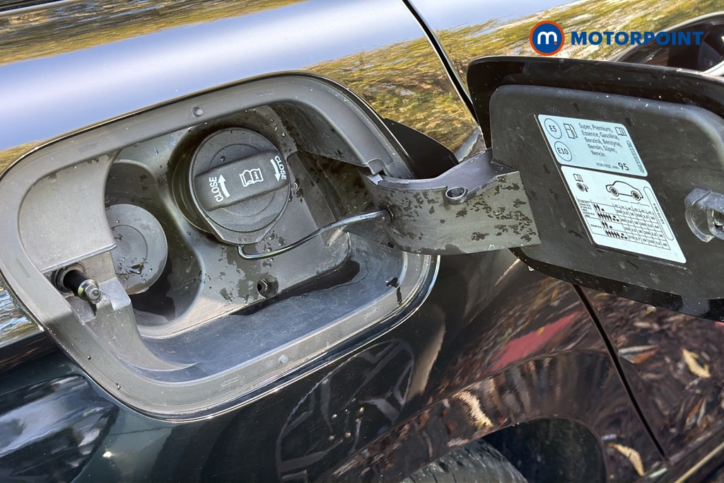 Volkswagen Passat R-Line Automatic Petrol Plug-In Hybrid Estate - Stock Number (1688416) - 41st supplementary image
