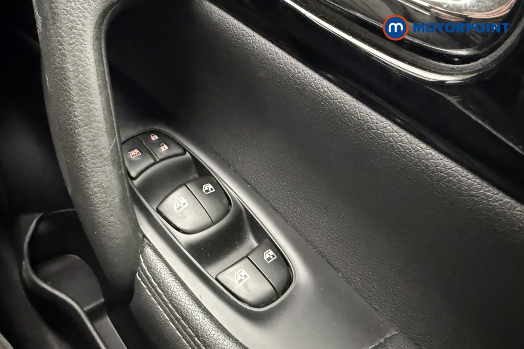 Nissan Qashqai Acenta Premium Manual Diesel SUV - Stock Number (1662095) - 17th supplementary image