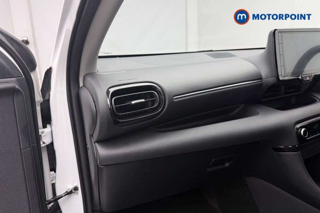 Toyota Yaris Design Automatic Petrol-Electric Hybrid Hatchback - Stock Number (1680514) - 6th supplementary image