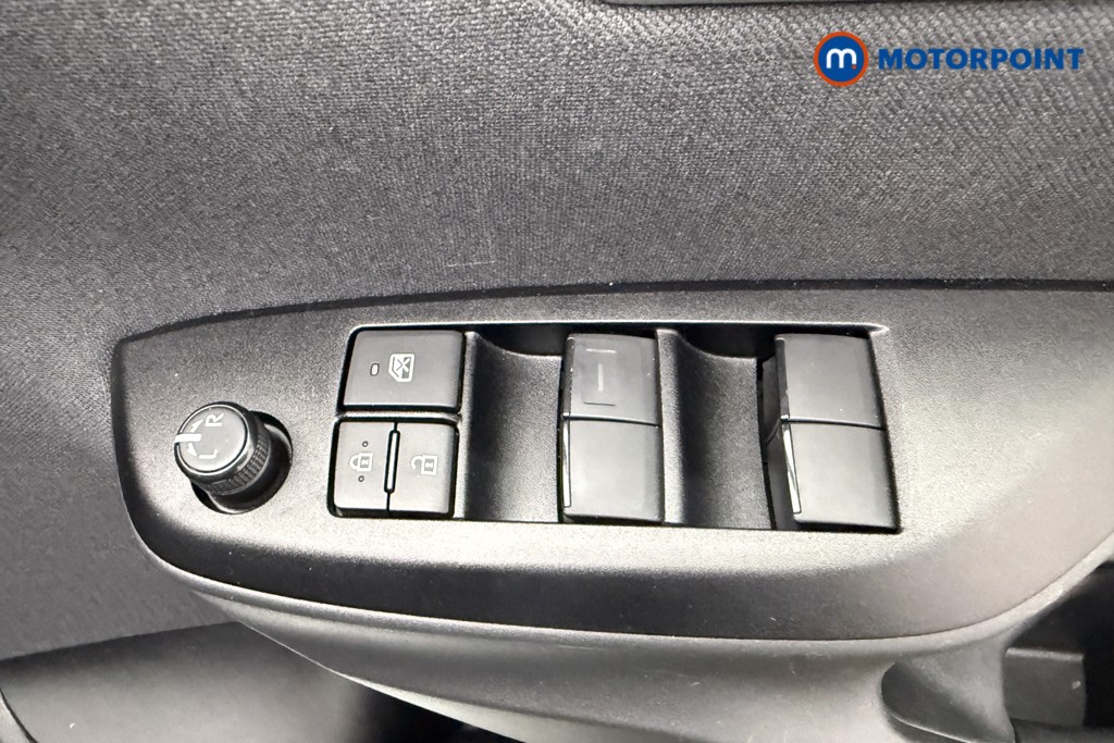 Toyota Yaris Design Automatic Petrol-Electric Hybrid Hatchback - Stock Number (1680514) - 28th supplementary image