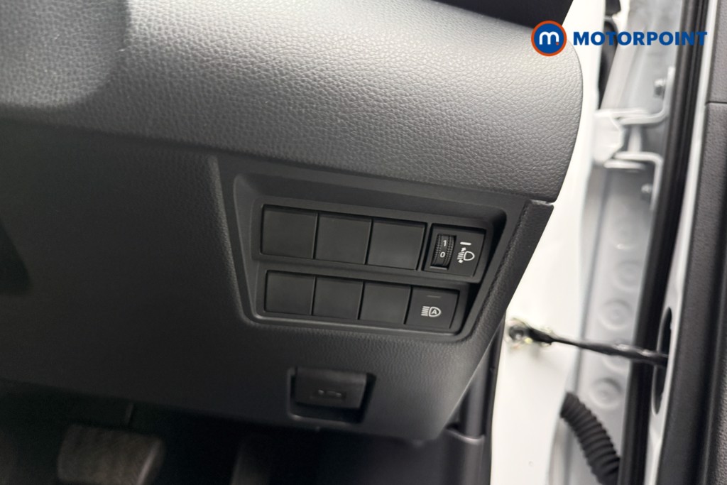 Toyota Yaris Design Automatic Petrol-Electric Hybrid Hatchback - Stock Number (1680514) - 30th supplementary image