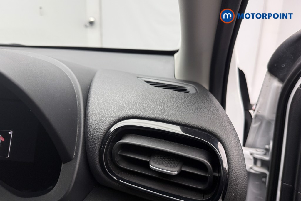 Toyota Yaris Design Automatic Petrol-Electric Hybrid Hatchback - Stock Number (1680514) - 31st supplementary image