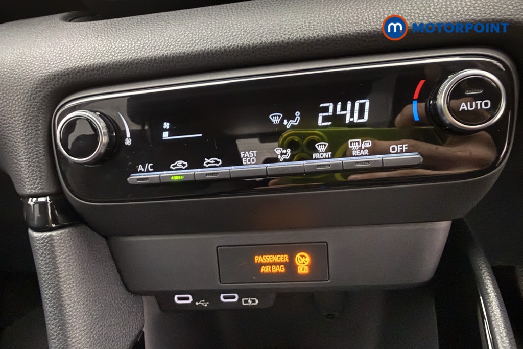 Toyota Yaris Design Automatic Petrol-Electric Hybrid Hatchback - Stock Number (1680514) - 41st supplementary image