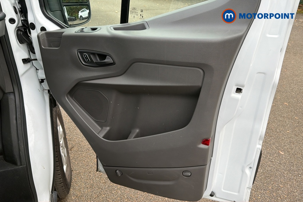 Ford Transit Limited Automatic Diesel Medium Roof Van - Stock Number (1685470) - 18th supplementary image