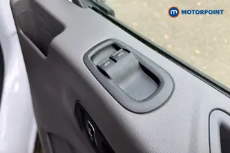 Ford Transit Limited Automatic Diesel Medium Roof Van - Stock Number (1685470) - 19th supplementary image