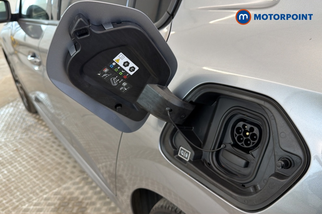 Peugeot 208 Style Automatic Electric Hatchback - Stock Number (1677095) - 41st supplementary image