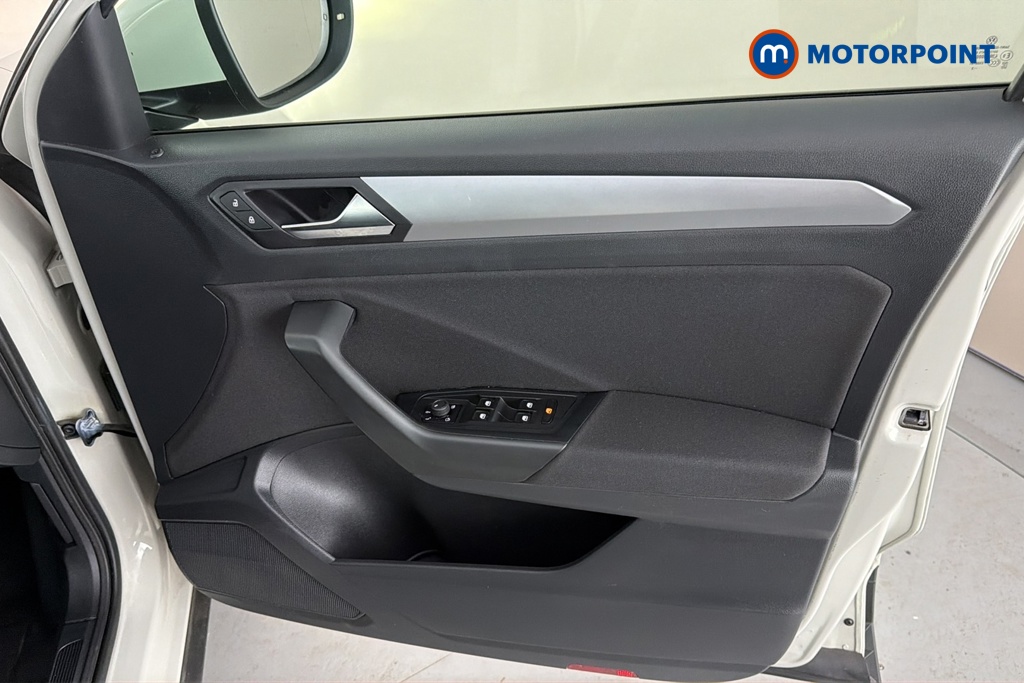 Volkswagen T-Roc Life Manual Petrol SUV - Stock Number (1682526) - 18th supplementary image