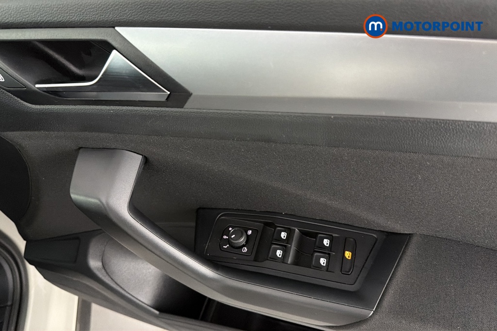 Volkswagen T-Roc Life Manual Petrol SUV - Stock Number (1682526) - 19th supplementary image